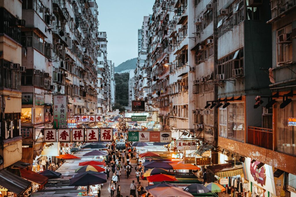 An AMAZING Hong Kong guide packed with Hong Kong travel tips and recommendations on things to do in Hong Kong, where to eat and all sorts of important insider information you need to know for your next trip. #HongKong