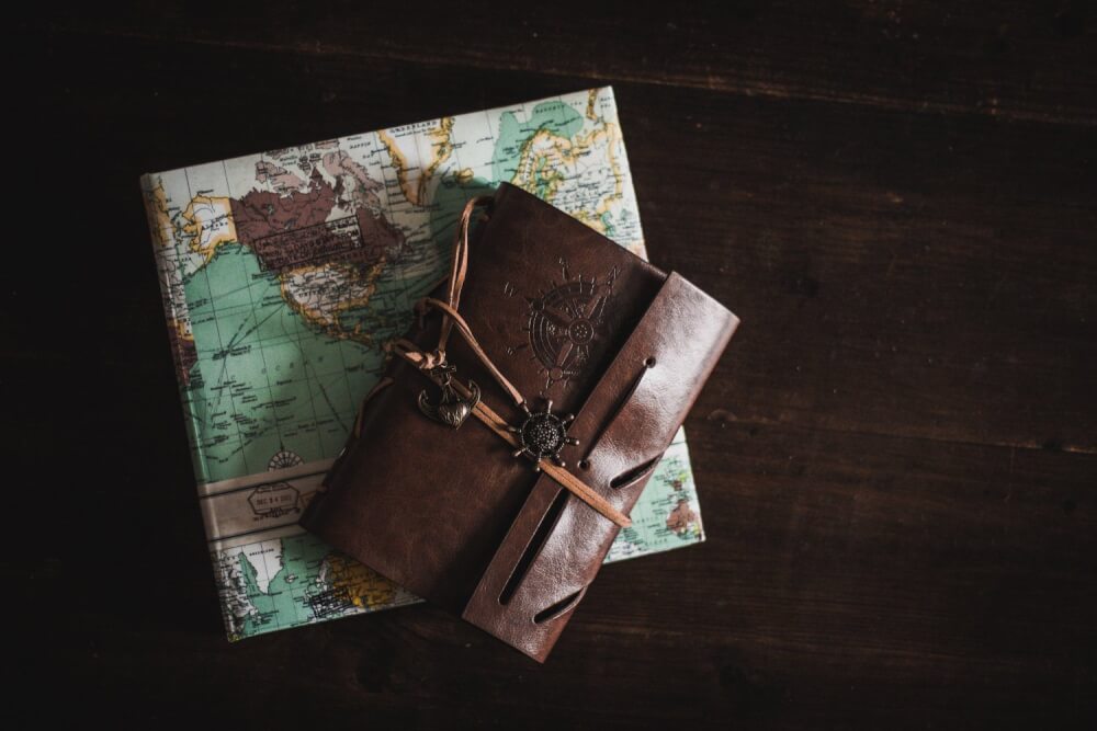 The BEST list of personalized gifts for travellers. Includes options for all budgets - the perfect gift ideas for travelers. #travel #giftguide #christmas #shopping