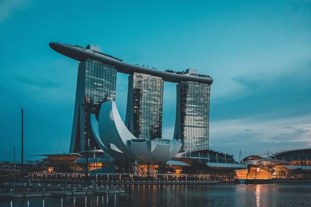An AMAZING Singapore guide packed with Singapore travel tips and recommendations on things to do in Singapore, where to eat and all sorts of important insider information you need to know for your next trip. #Singapore